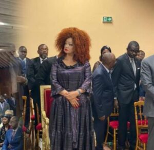 Lire la suite à propos de l’article Obsèques : Chantal Biya pleure Habissou Bidoung