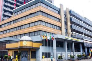 Lire la suite à propos de l’article Bvmac : une levée de fonds de 10 milliards de FCFA prévue en 2025 pour soutenir le secteur informel