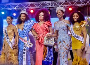 Finale-Miss-Cameroun-avec-Chantal-Biya-758x549