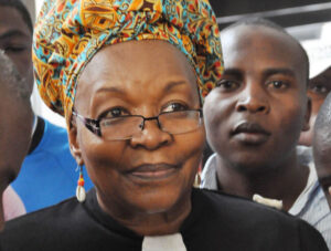 Lire la suite à propos de l’article Me Alice Nkom à la Gendarmerie : Kah Walla et Me Emmanuel Simh dénoncent des accusations « fantaisistes »