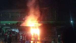 Lire la suite à propos de l’article Bamenda ravagée par les flammes : Deux incendies en une soirée !