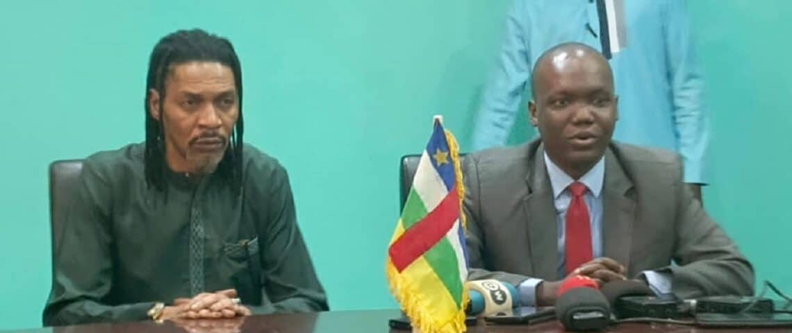 You are currently viewing RCA : Rigobert Song rentre à Yaoundé sans signer contrat avec la FCF