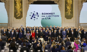 Lire la suite à propos de l’article Le Sommet sur l’Intelligence Artificielle de Paris s’achève : La Chine mène la démocratisation technologique mondiale