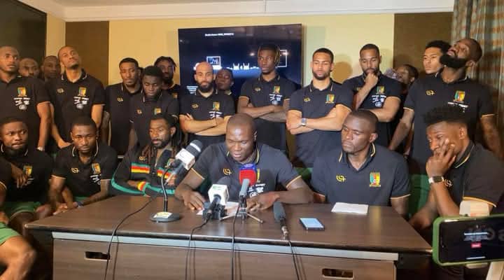 Lire la suite à propos de l’article Affaire Marc Brys-Fecafoot : les Lions Indomptables exigent le retour de Joachim Mununga sur le banc (Vidéo)